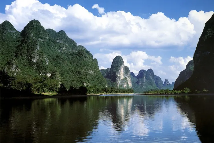 悠游海岛、桂林北海四飞一船一动车11日常规游（新疆成团）