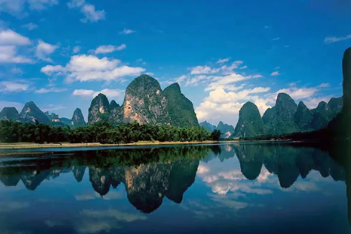 海南环线：海南+桂林、阳朔、北海+昆大丽江版双飞18日游