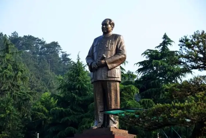 新疆到湖南湘遇双坡双飞7日游【长沙-韶山-张家界-天门山玻璃栈道-凤凰古城-湘西苗寨】