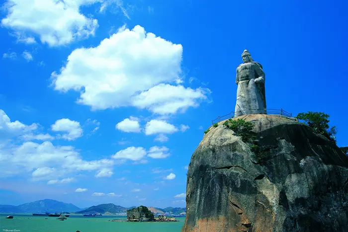 夕阳红：厦门、鼓浪屿、武夷山+华东五市三飞11日游