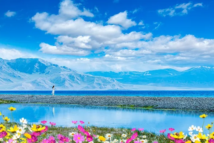 约会草原B线—赛里木湖、薰衣草花田、八卦城、那拉提空中草原、巴音布鲁克、独库公路5日环线游，适合时间不充裕的朋友，性价比高