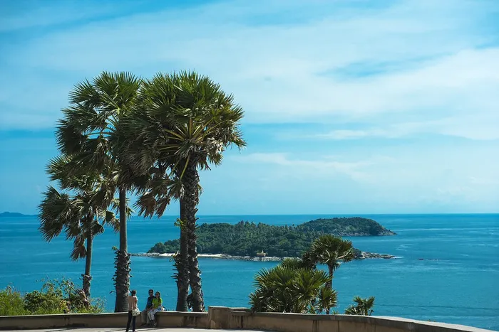 新疆到泰国9日游经济路线【普吉岛,椰子岛,大小PP岛双体帆船,香蕉湾】双飞9日游,每周六发团,新疆旅行社自营专线,关注公众号立减200元